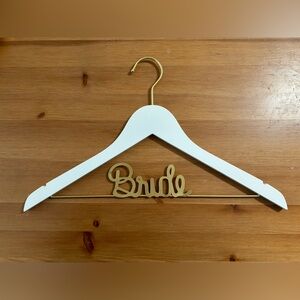 Bride hanger wood in white